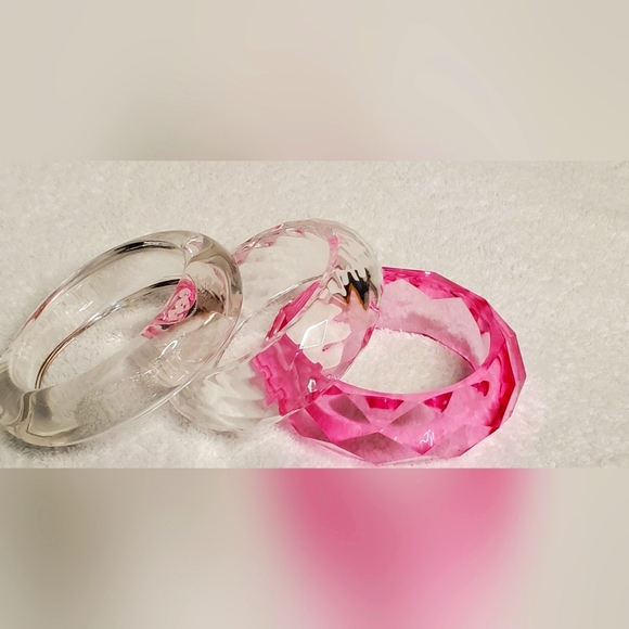 NWT BRACELETS- Vintage set of 3 acrylic clear and pink bangle /bracelet - bundle - Picture 1 of 10